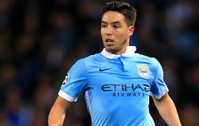 Chân sao Man City chằng chịt với 100 mũi khâu